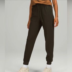 Lululemon Womens Stretch High-Rise Jogger Full Length
Dark Olive-Size 10